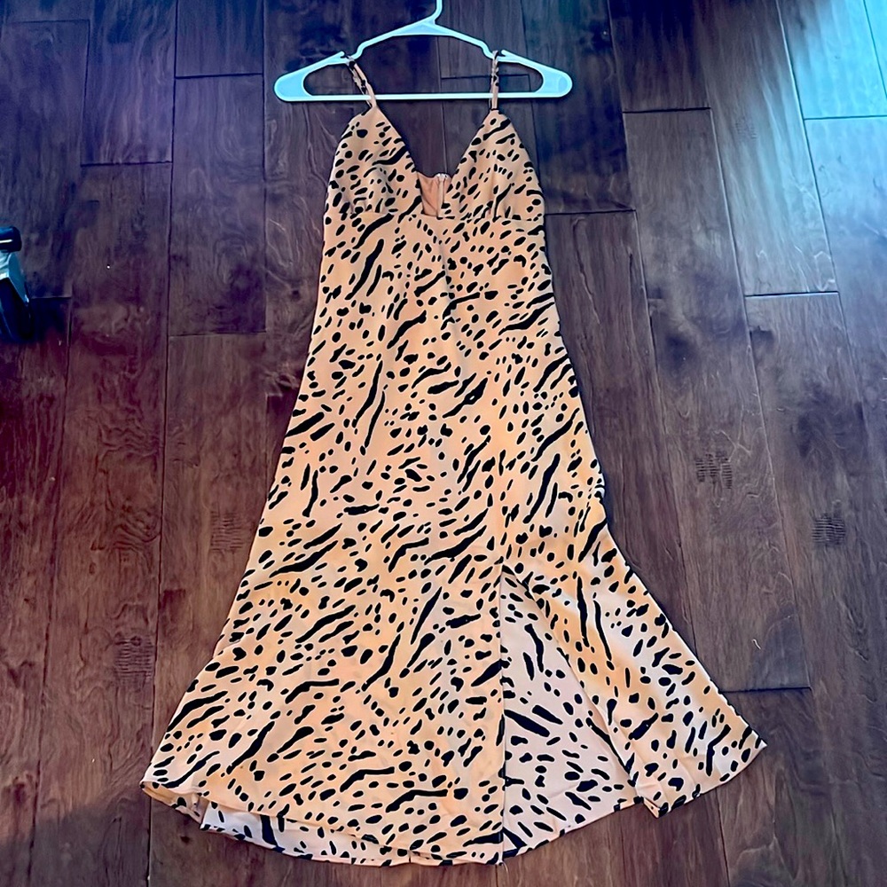 Body Love XS Leopard Print dress. Plunge front. Slight slit.